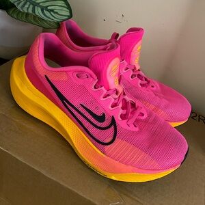 Nike Running Shoes Zoom Fly 5 Hyper Pink Womens Size 9